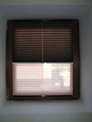 Жалюзи-плиссе: Регулируя шторы по высоте, можно не только управлять потоком солнечного света, но и создавать оригинальные дизайнерские решения