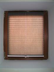 Жалюзи-плиссе: Регулируя шторы по высоте, можно не только управлять потоком солнечного света, но и создавать оригинальные дизайнерские решения